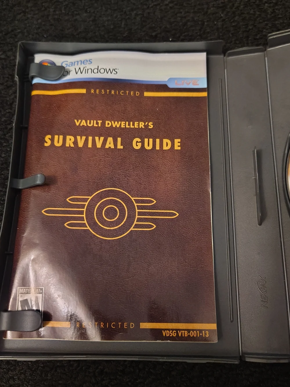 Fallout 3 PC Video Game PC DVD Games For Windows 2008 w/ Dwellers Survival Guide
